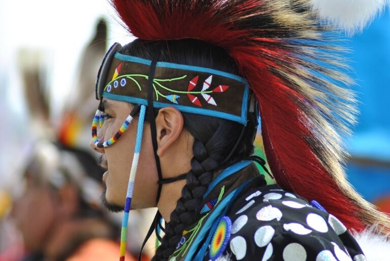 Indigenous Culture: Das schamanische Räuchern zu Weihnachten: Wie du mit Salbei & Co. dein Zuhause reinigst und zur Ruhe kommst