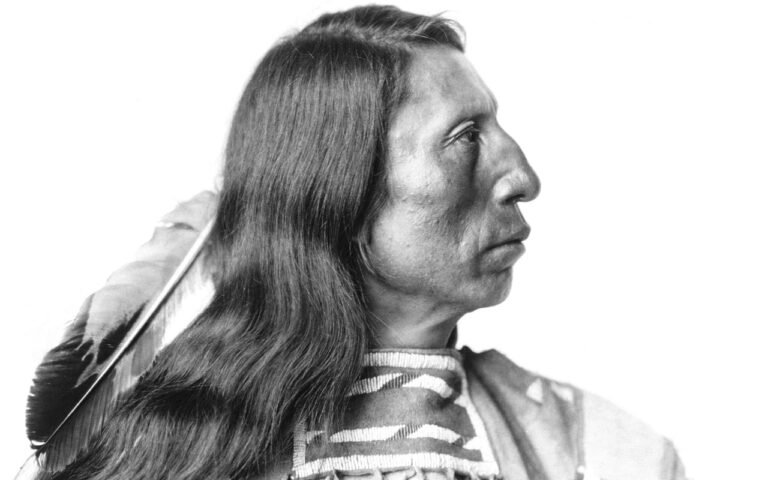 Native American: 🪶 Wahre Geschichten: 3 legendäre Häuptlinge und was wir von ihrer Führung lernen können